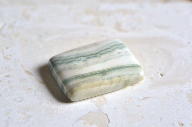 サターンカルセドニー【8】ルース・カボション（約26×21mm）