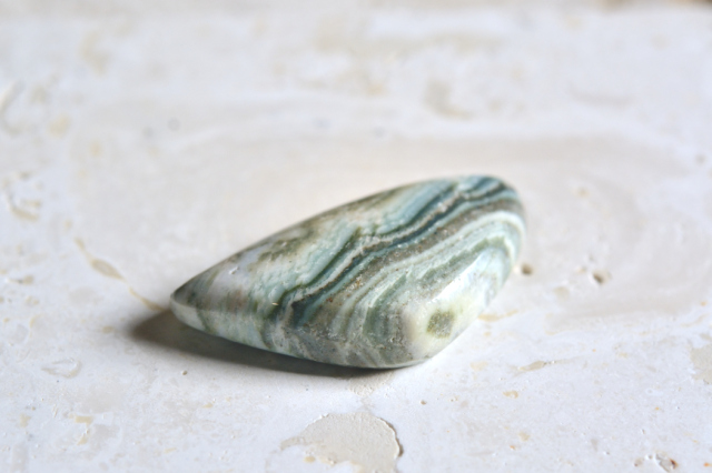 サターンカルセドニー【11】ルース・カボション（約32×17mm）