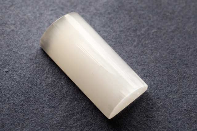 セレナイト【3】ルース・カボション（約29×14mm）