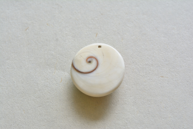 シヴァアイ（穴あき）【1】ルース・カボション（25.5×24mm）