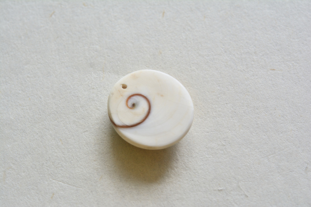 シヴァアイ（穴あき）【6】ルース・カボション（25×22.5mm）