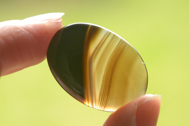 ストライプオニキス【5】ルース・カボション（27.5×19.5mm）
