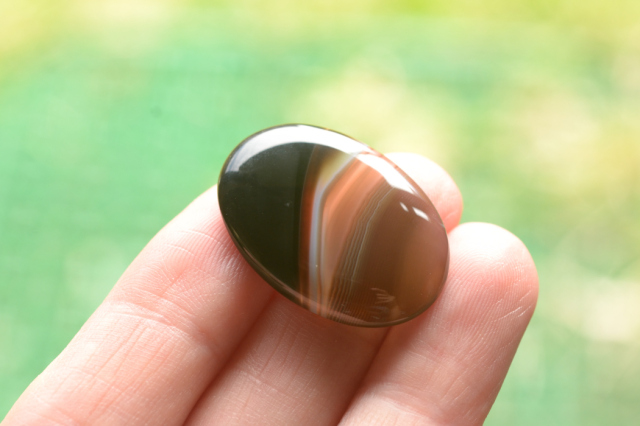 ストライプオニキス【5】ルース・カボション（27.5×19.5mm）