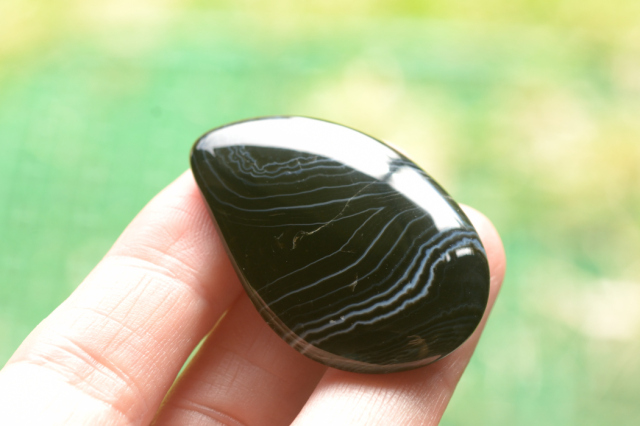 ストライプオニキス【9】ルース・カボション（39.5×26.5mm）