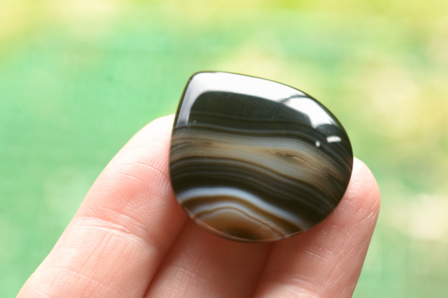 ストライプオニキス【13】ルース・カボション（30.5×28mm）