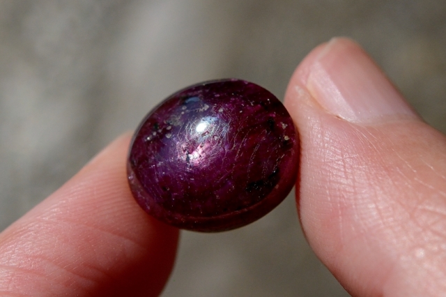 スタールビー【5】天然石ルース・カボション（15×13mm）