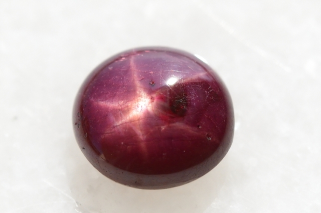 スタールビー【13】ルース・カボション（11.5×11mm） 