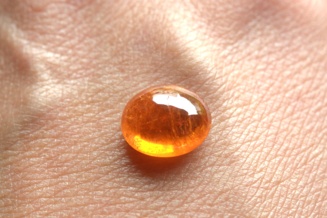 スぺサルティン（マンダリン）ガーネット【7】ルース・カボション（8.5×7.5mm）