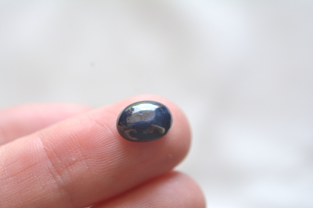 ブルースターサファイア【1】ルース・カボション（9×7mm）