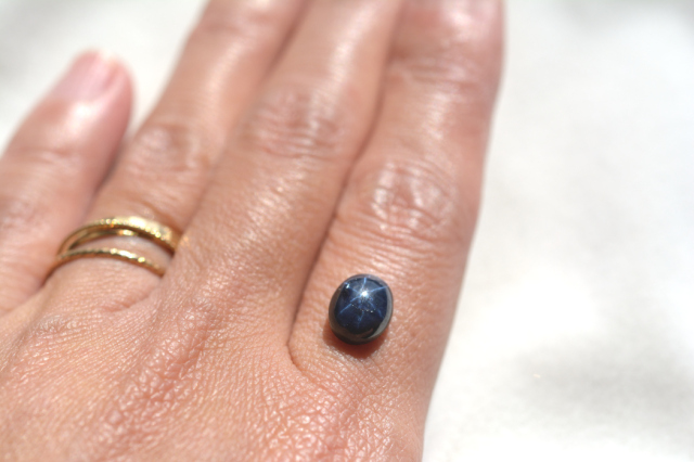 ブルースターサファイア【2】ルース・カボション（9×7mm）