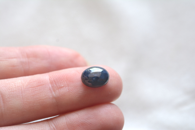 ブルースターサファイア【2】ルース・カボション（9×7mm）