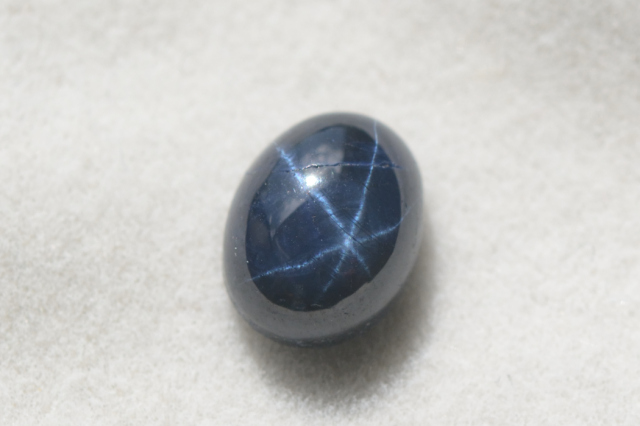 ブルースターサファイア【3】ルース・カボション（9×7mm）