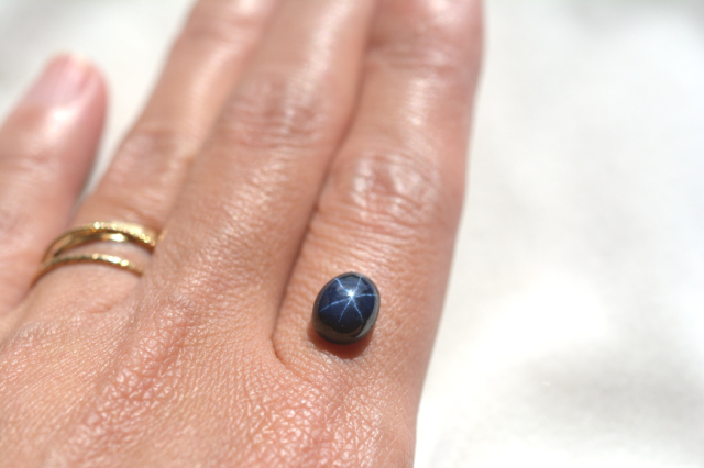 ブルースターサファイア【3】ルース・カボション（9×7mm）