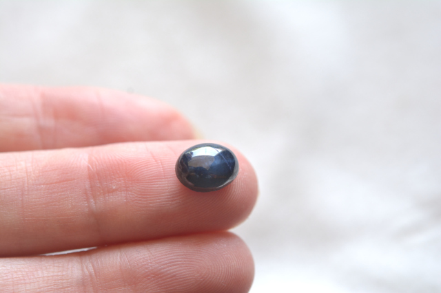 ブルースターサファイア【3】ルース・カボション（9×7mm）