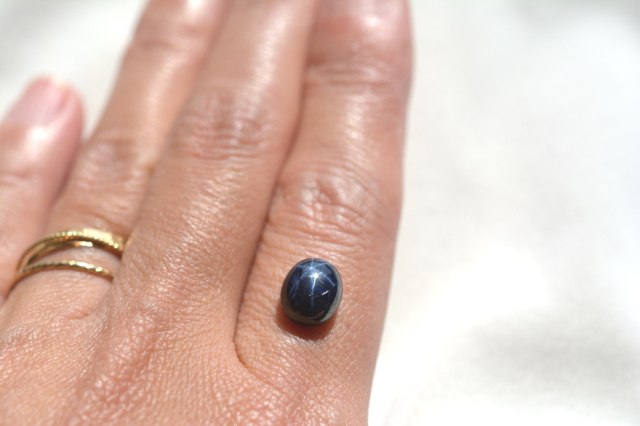 ブルースターサファイア【4】ルース・カボション（9×7.5mm）