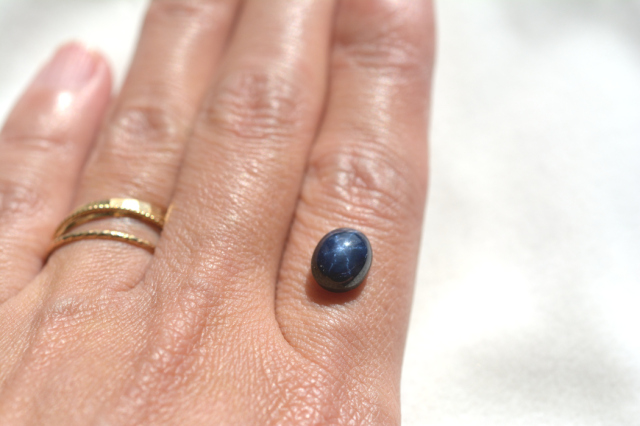 ブルースターサファイア【6】ルース・カボション（9×7mm）