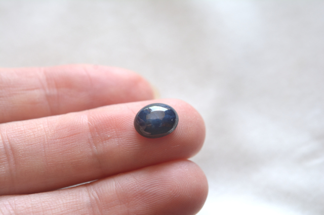 ブルースターサファイア【6】ルース・カボション（9×7mm）