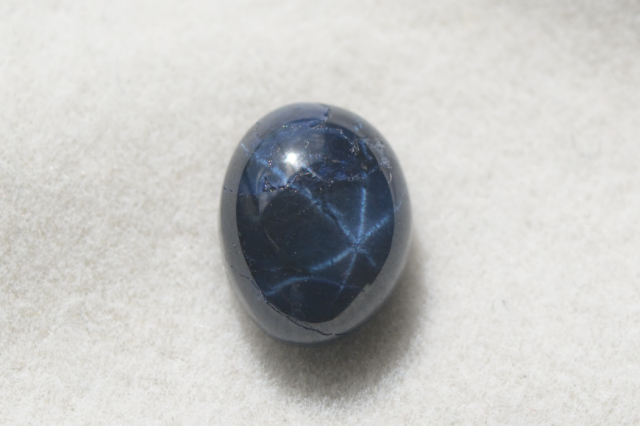 ブルースターサファイア【7】ルース・カボション（9×7mm）
