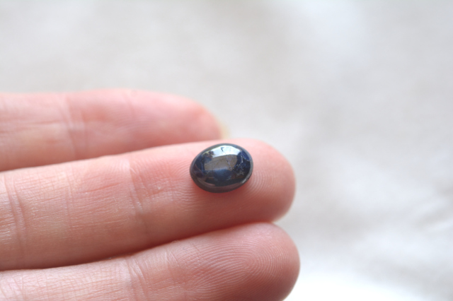 ブルースターサファイア【7】ルース・カボション（9×7mm）