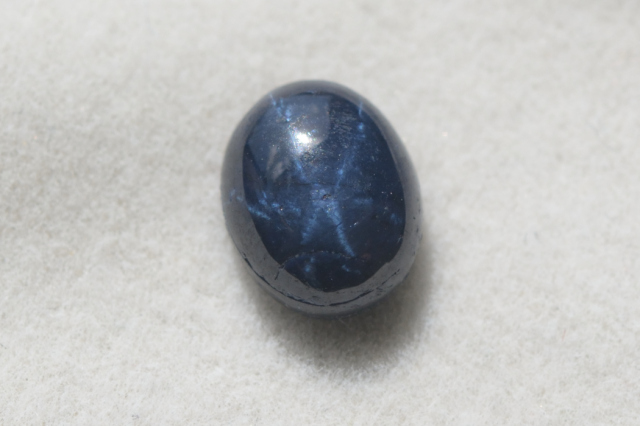 ブルースターサファイア【8】ルース・カボション（9×7mm）