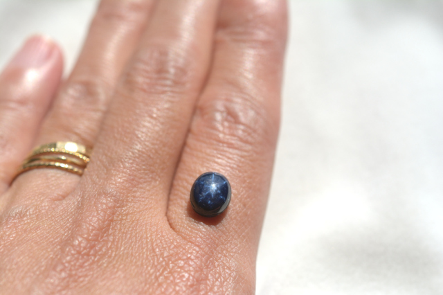 ブルースターサファイア【8】ルース・カボション（9×7mm）