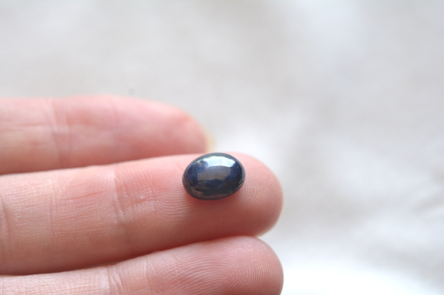 ブルースターサファイア【8】ルース・カボション（9×7mm）