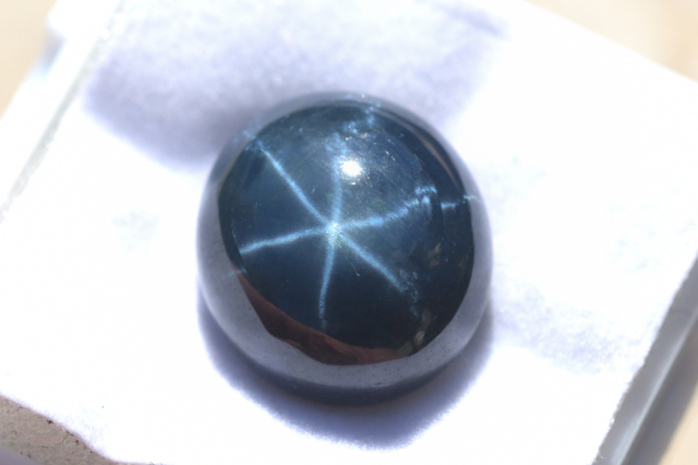 ブルースターサファイア【11】ルース・カボション（13×11.5mm）