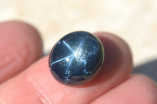 ブルースターサファイア【11】ルース・カボション（13×11.5mm）