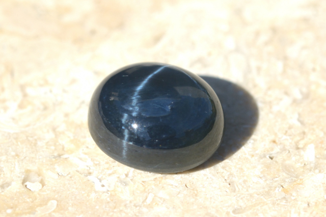 ブルースターサファイア【11】ルース・カボション（13×11.5mm）