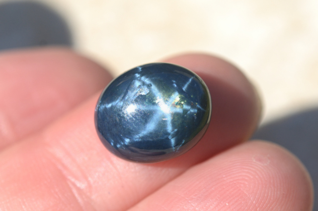 ブルースターサファイア【12】ルース・カボション（13×11mm）