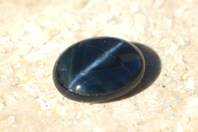 ブルースターサファイア【13】ルース・カボション（12.5×10.5mm）