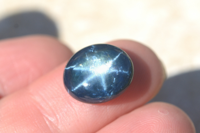 ブルースターサファイア【14】ルース・カボション（12.5×10.5mm）