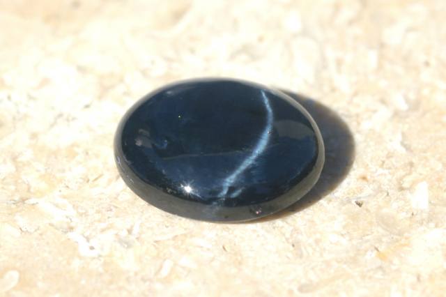 ブルースターサファイア【14】ルース・カボション（12.5×10.5mm）