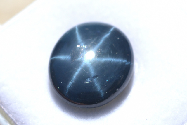 ブルースターサファイア【15】ルース・カボション（12×10mm）