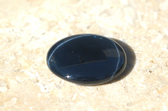 ブルースターサファイア【15】ルース・カボション（12×10mm）