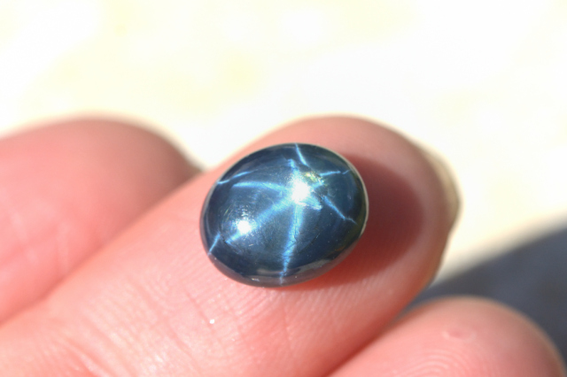 ブルースターサファイア【21】ルース・カボション（10×8mm）