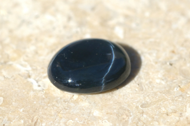 ブルースターサファイア【21】ルース・カボション（10×8mm）