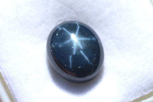 ブルースターサファイア【22】ルース・カボション（10×8mm）