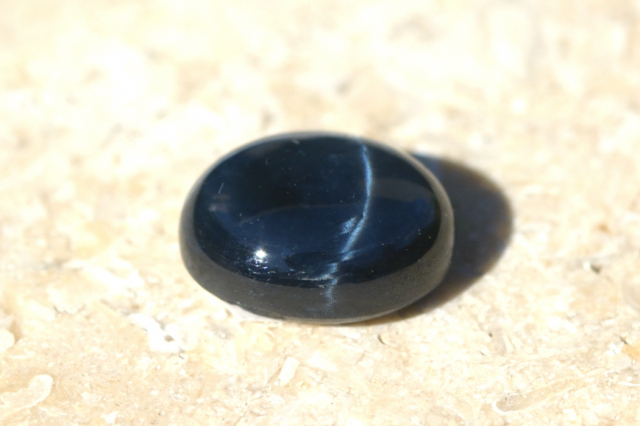 ブルースターサファイア【22】ルース・カボション（10×8mm）