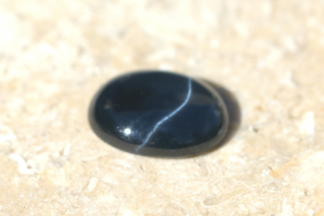 ブルースターサファイア【23】ルース・カボション（9.5×8mm）