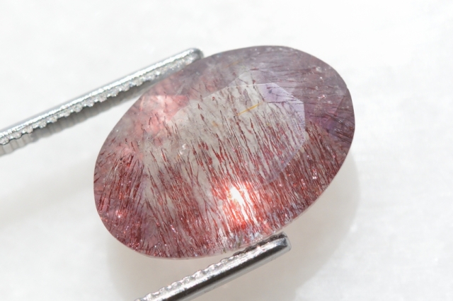 ゲーサイトinクォーツ（ストロベリークォーツ）/ファセットカット【15】天然石ルース・カボション（16.5×11.5mm）