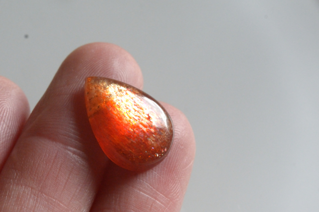 サンストーン【27】ルース・カボション（17.5×12.5mm）