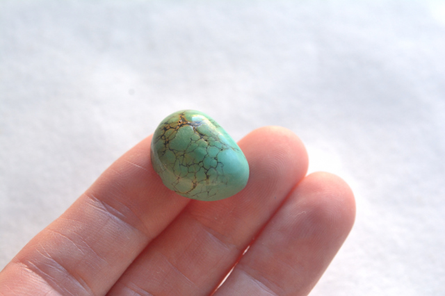 ターコイズ（チベット産）【36】ルース・カボション（19×14mm）