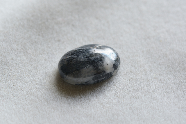 ホワイトバッファロー【1】（14×10mm）