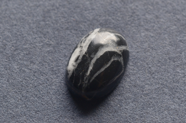 ホワイトバッファロー【3】（14×10mm）
