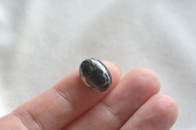 ホワイトバッファロー【4】（14×10.5mm）
