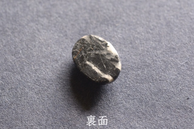 ホワイトバッファロー【4】（14×10.5mm）