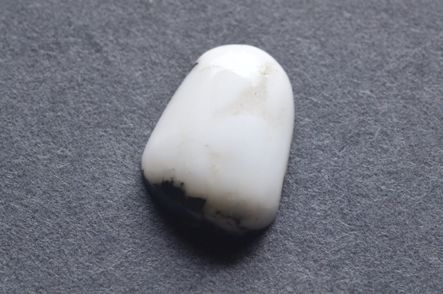 ホワイトバッファロー【11】（18×13.5mm）