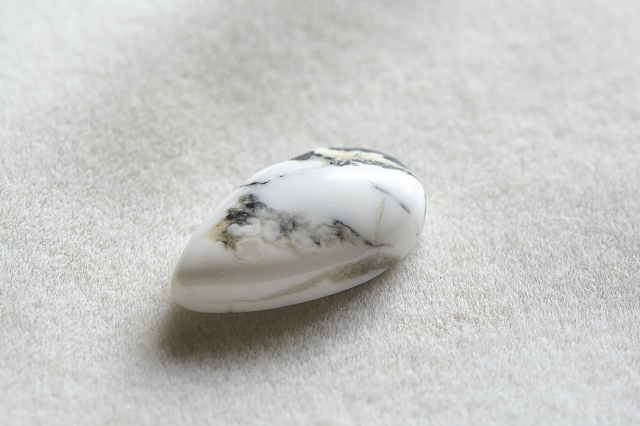 ホワイトバッファロー【13】（18×10.5mm）