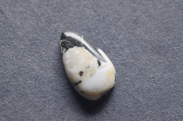 ホワイトバッファロー【13】（18×10.5mm）